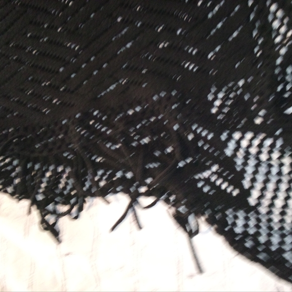 Black stringed sweater cape - Picture 7 of 8